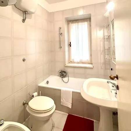 Nura's - Adele Alguer